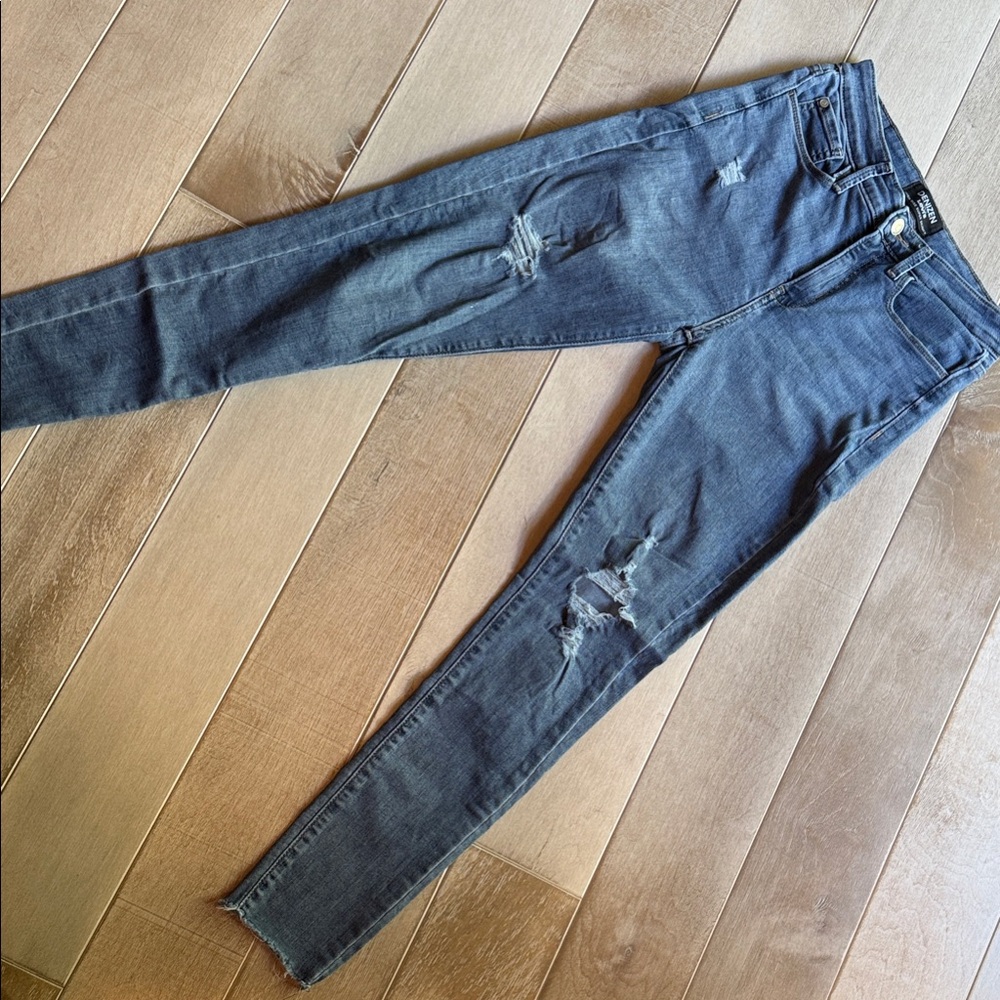 Levi's Women's Skinny Jeans in Distressed Blue